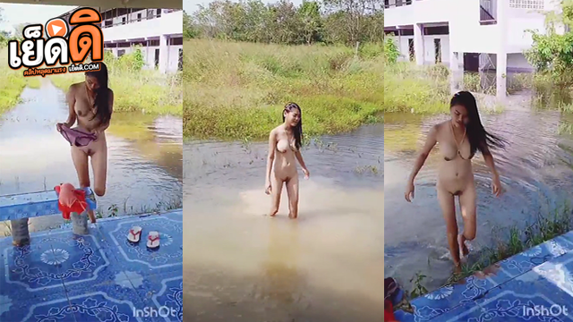 คลิปหลุด น้ำท่วมยังไม่ยุบเลยเลย แก้ผ้าเล่นน้ำโชว์หีให้คนงานดูสักหน่อย ช่วงที่คนงานกินข้าว ต่อไปจะกินอะไรดีให้กินข้าวไปเงี่ยนไป